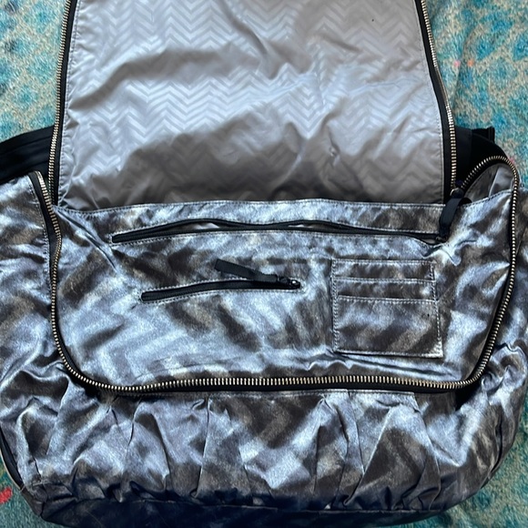 Lululemon yoga moto messenger bag gym bag - Picture 4 of 12